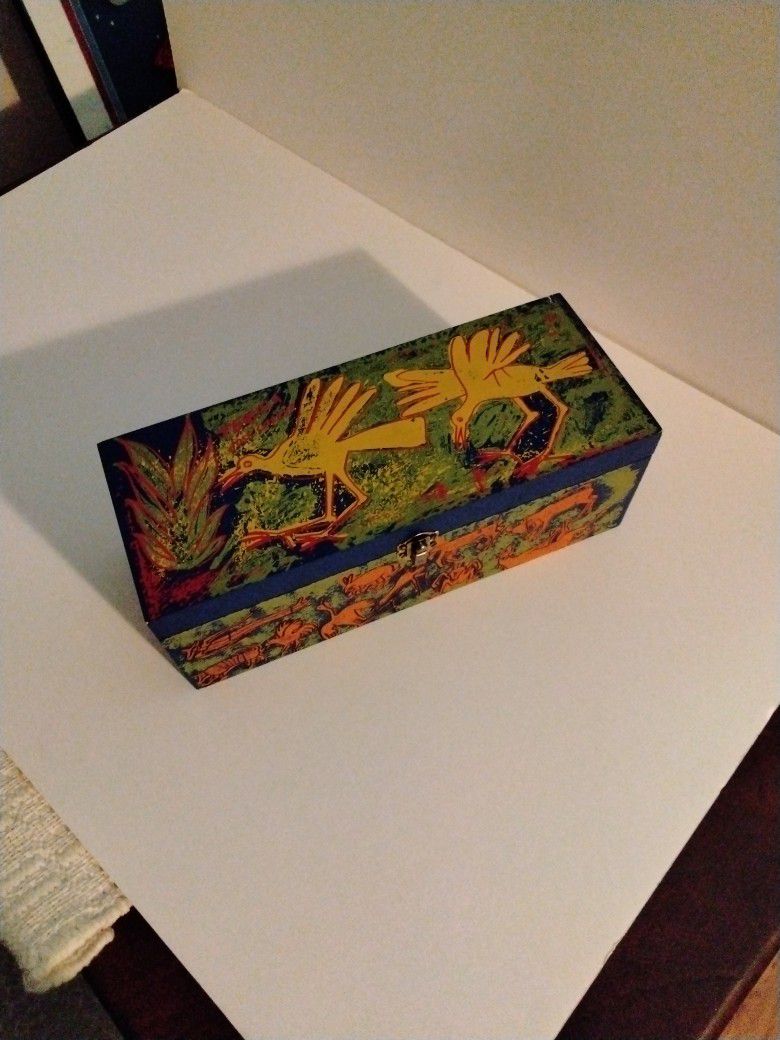 COLLECTIBLE JOSE CUERVO WOODEN RESERVA DE LA FAMILIA DESIGNED BOX ART DESIGNED BY MEXICAN ARTIST LUIS ZARATE