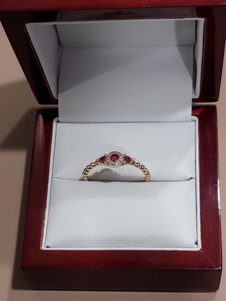 10 K Gold Birthstone ring Size 7