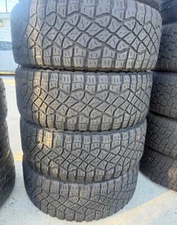 325/65/18 Goodyear vendo un set de llantas usadas excelente condiciones de vida las 4 ✅🤩I am selling a set of used tires, all 4 in excellent living c