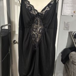 Black Polyester And Lace Négligée