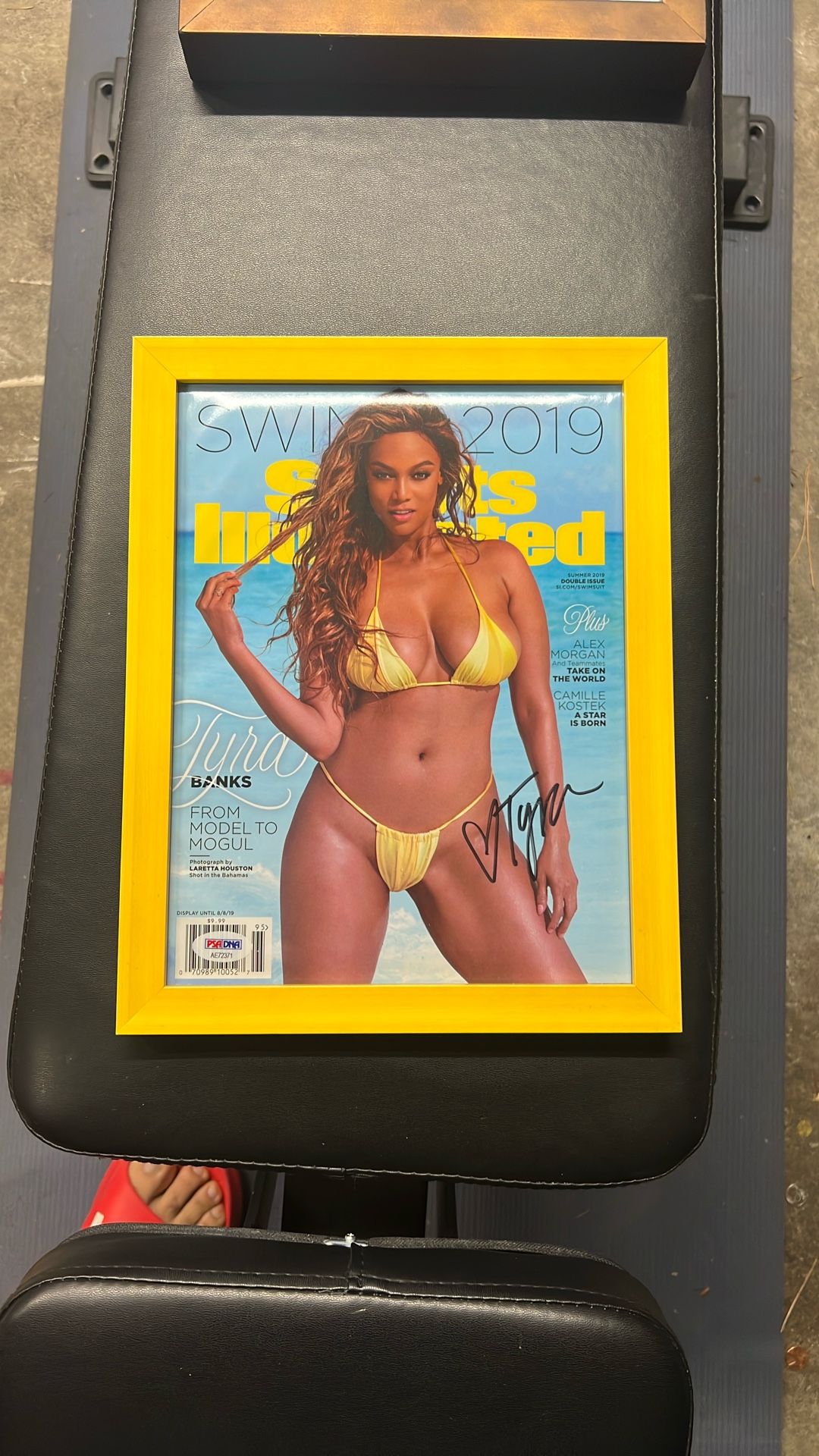 TYRA BANKS SWIMSUIT EDITION 2019/PSA/DNA