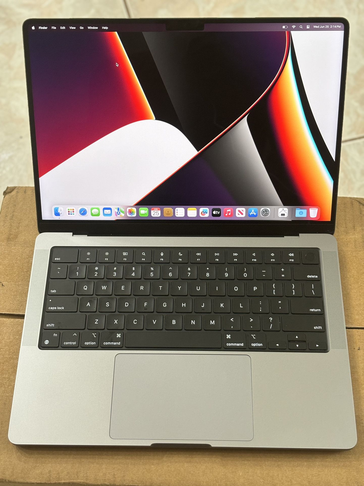 MacBook Pro 14 2021 M1 Pro 32 Gb ram 512 gb ssd
