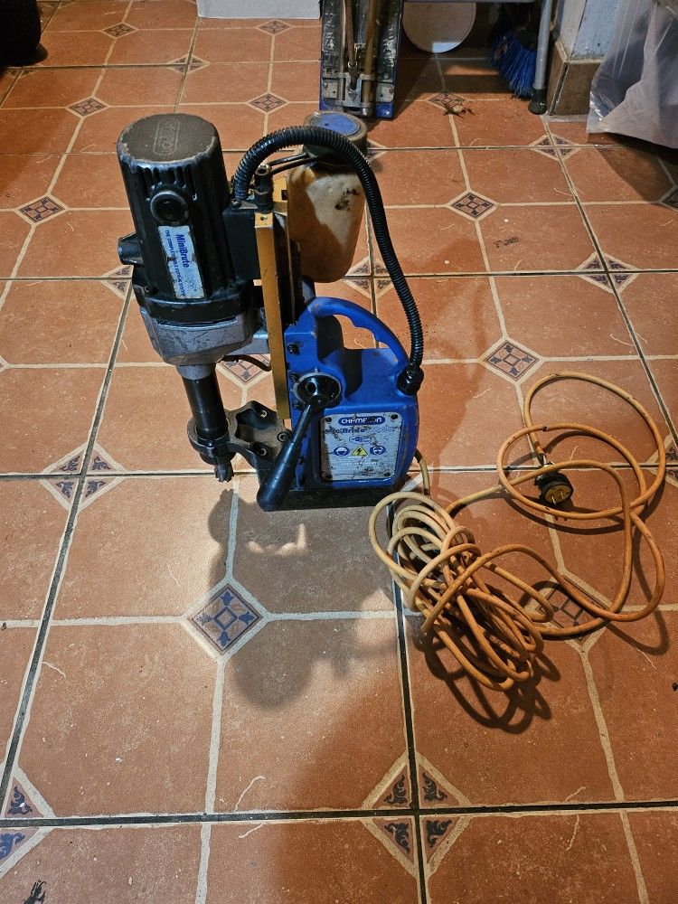 Champion AC35 1 3/8in Minibrute Magnetic Drill Press