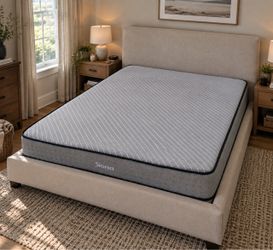Siena Signature Hybrid Queen Mattress - Like New Condition