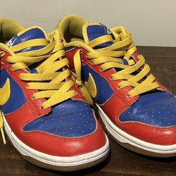 NIKE DUNKS size 7 “ superman”  . yellow,blue,red.