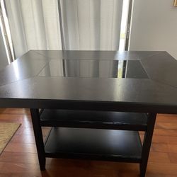 El dorado Tall Dining Room Table