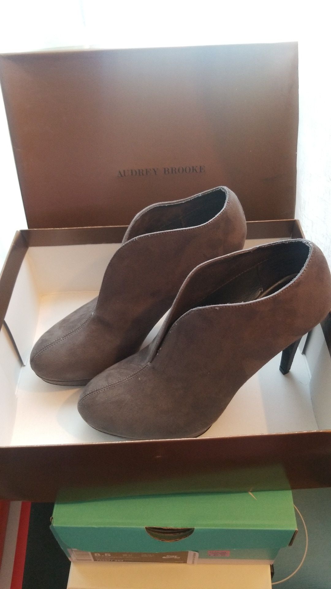 Brand new Suedde 9.5 high heels