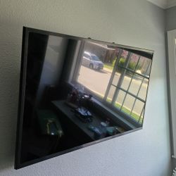 43 Inch Samsung TV And mount 