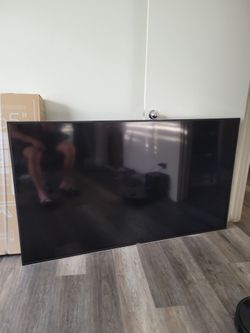 TV "Vizio 70-inch E70-F3 TV – Powers On, No Picture/No Sound – For Parts or Repair"