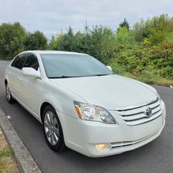 2005 Toyota Avalon XLS AUTOMATIC 6-cylinder VERY CLEAN 