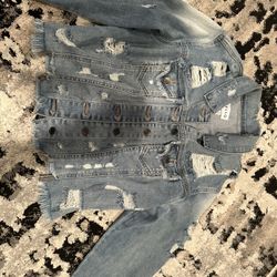 Womens Distressed Jean Jacket Size Medium 
