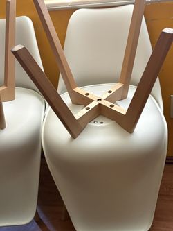 4 White chairs
