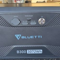 Bluetti AC200p, B300k Lifepo Battery, Panels BEST OFFER