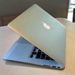 Apple MacBook Air 13” I5/8GB/256GB SSD $180