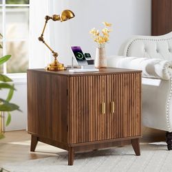 Fluted End Table with Charging Station, Mid Century Modern Nightstand with 2 Doors, Bed Side Table with Storage for Couch,Living Room,Small Spaces, So
