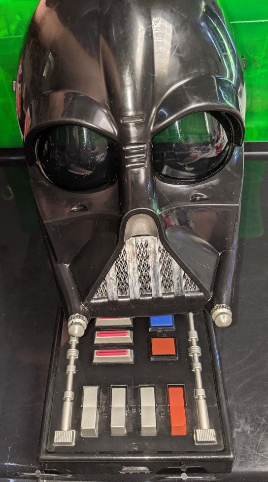 2004 Hasbro Star Wars Darth Vader Voice Changer Talking Helmet Mask