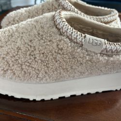 UGG SLIPPERS 