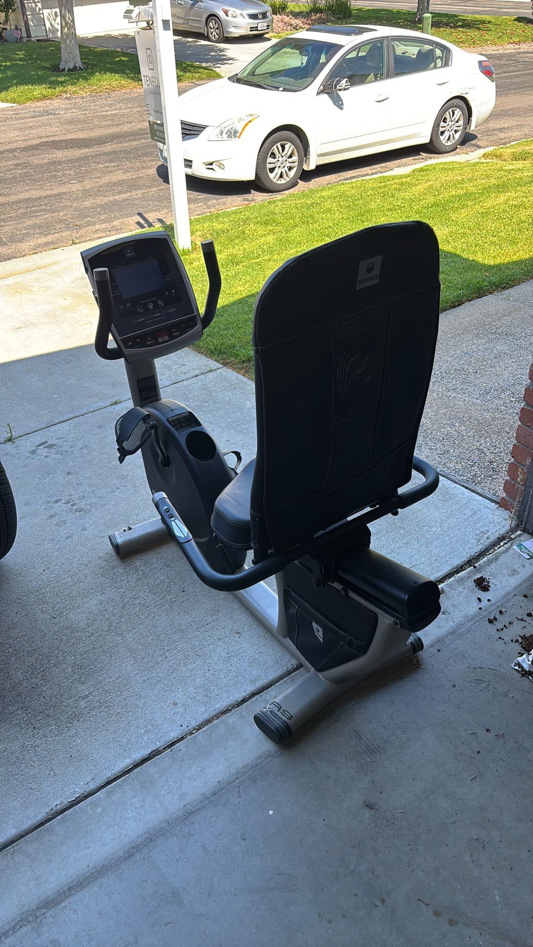 Recumbent exercise bike