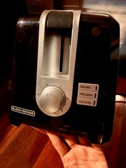 Black + Decker 2-Slice Toaster, 850 Watts, 6 Settings, Extra Wide Slots, and Crumb Tray