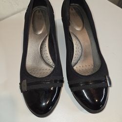 Size 8.5 Womens Shoes
