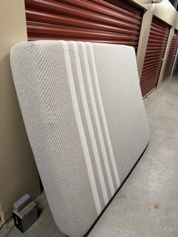 Mattress Queen size Leesa luxury $100 box spring 30$