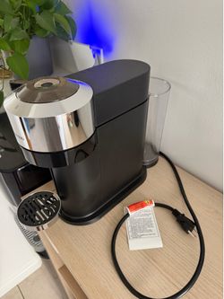 Nespresso Vertuo Next Coffee & Espresso Machine by De'Longhi (Chrome) – Excellent Condition