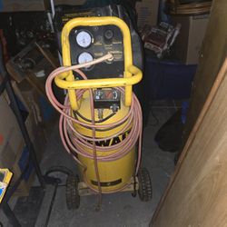 Dewalt Vertical Compressor 