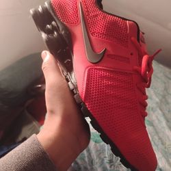 RED BLACK 2016 NIKE SHOX ..SIZE 10