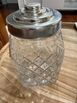 Glass jar with metal lid