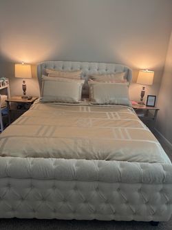 Complete Bedroom Set – Bed, Mattress, 2 Nightstands, Lamps & Bedding