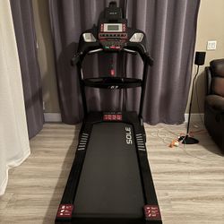SOLE F63 Treadmill