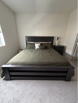 11-Piece Modern Bedroom Set-Great Condition!