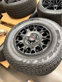 Toyota 4RUNNER TRD off-road wheels and tires
