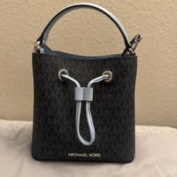 Michael Kors Bucket Bag