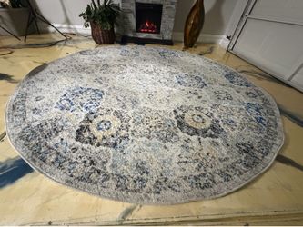 Beautiful round area Rug in excellent condion