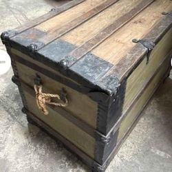 Antique Steamer Trunk / Travel Trunk – Early 1900s