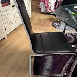 Glass /Round Dinner Table With 4/chairs