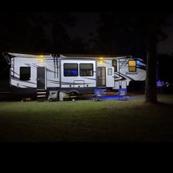 2016 Grand design Momentum