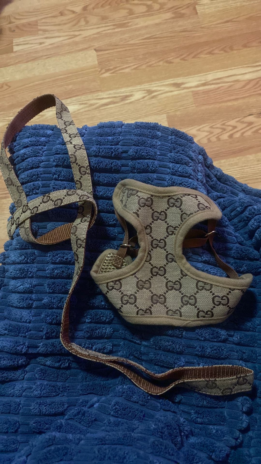 Treat your tiny pup to a designer-inspired look without the designer price! This adorable harness and leash set features a chic monogram print