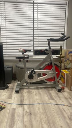Sunny Health & Fitness SF-B901 Indoor Cycling Spin Bike Exercise Bike
