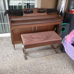 Piano Nd Stool 