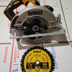 DEWALT 20-Volt MAX XR Cordless Brushless 7-1/4 in. Circular Saw