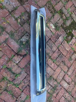 Toyota Tundra upper hood grill insert