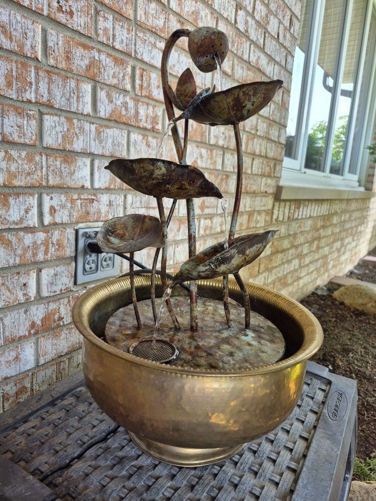 Water Fountain H 21", W 12", Works Great!