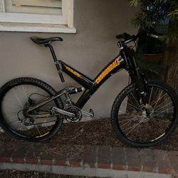 Cannondale Super V Raven 2000 FR Mountain Bike Large