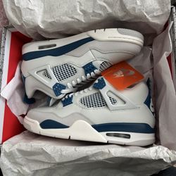 Air Jordan 4 Retro Military Blue