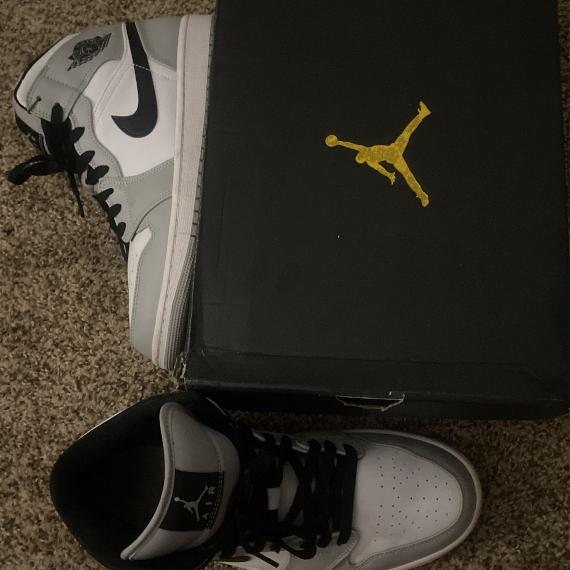 Jordan 1 Mid (light Smoke Gray) Size 9.5 Men’s US