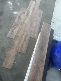 Vinyl 85Sf With Baseboard