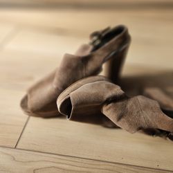 Pick Up price $10!!!Soft Suede In Tan Color. Size 9.5!!