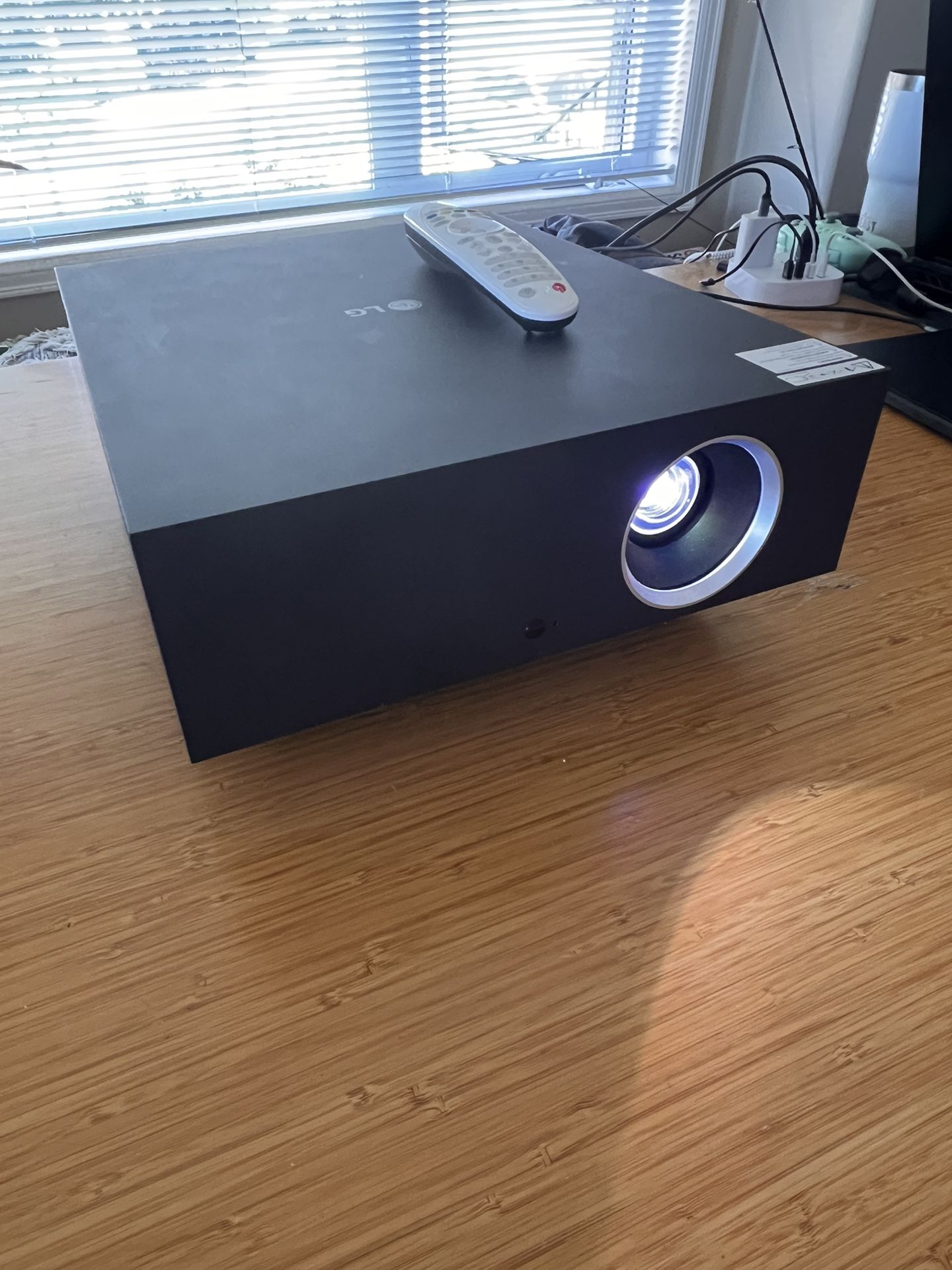 LG 4K UHD Home theater Projector with motorized screen